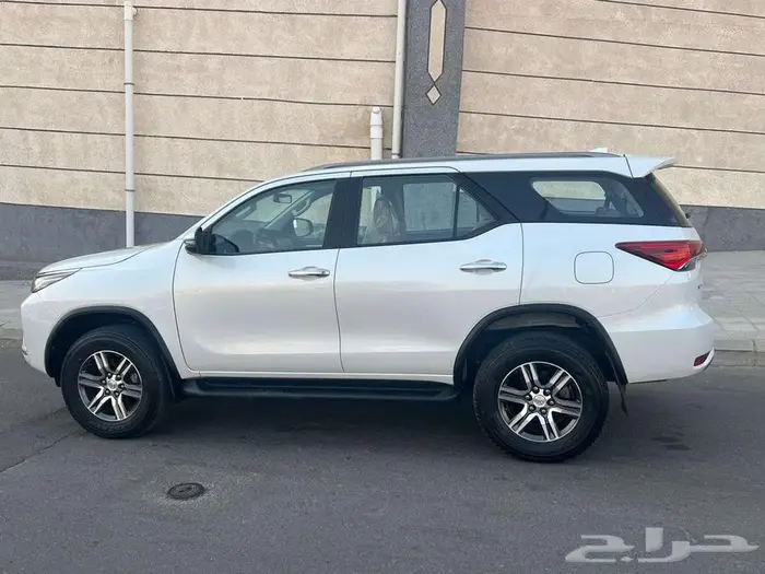 تويوتا فورشنر 2023 VX - سلندر 6 ماشي 25 الف فقط 2