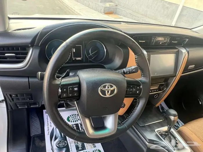 تويوتا فورشنر 2023 VX - سلندر 6 ماشي 25 الف فقط 10