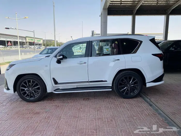 لكزس LX600 اف سبورت - سعودي- 2025 4