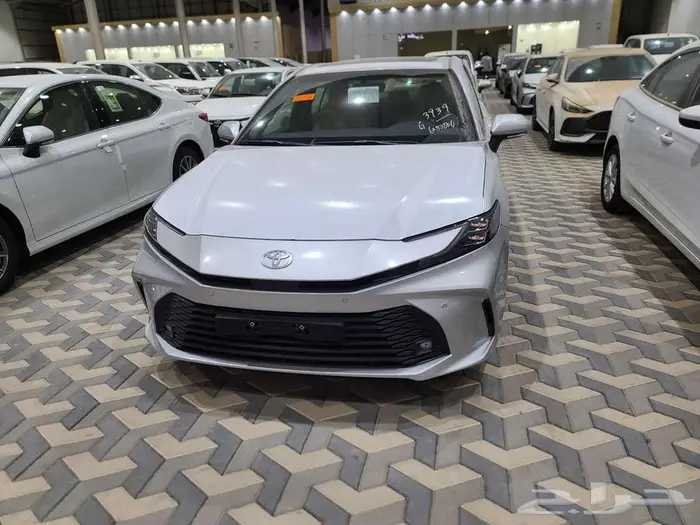 تويوتا كامري LE بنزين 2025- كاش واقساط 7