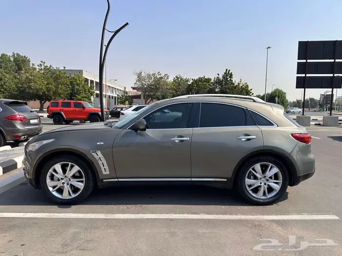 إنفينيتي QX70 0