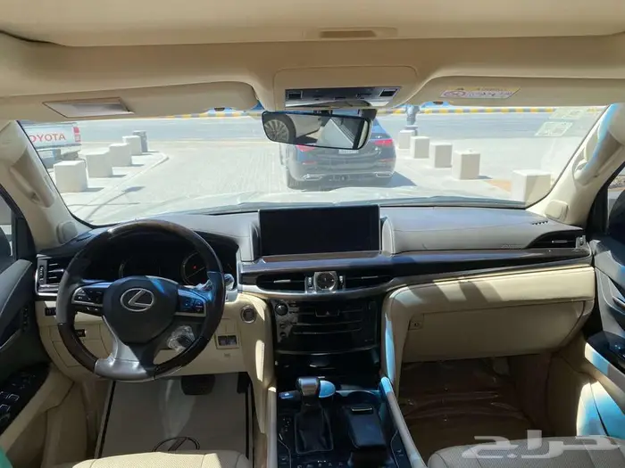 لكزس LX570 2016 13