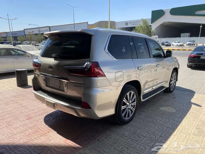 لكزس LX570 2016 7