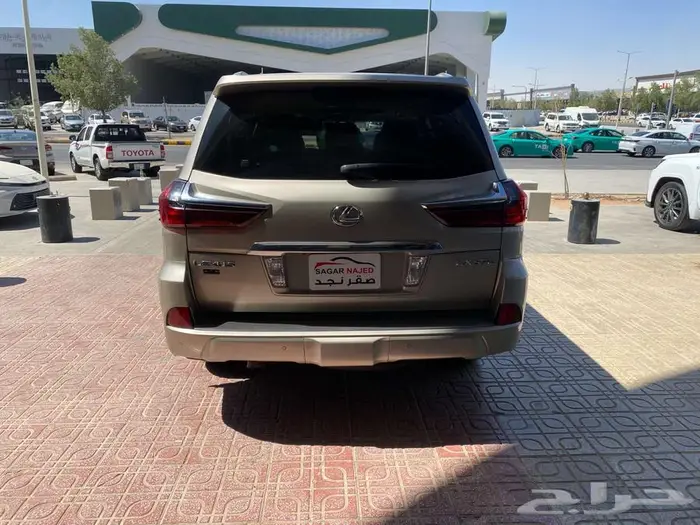 لكزس LX570 2016 8