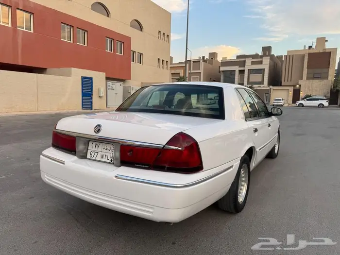 للبيع فورد جراند ماركيز 1999 م نظيف مع لوحة مميزه 5