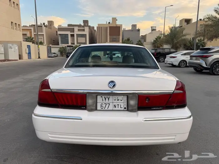 للبيع فورد جراند ماركيز 1999 م نظيف مع لوحة مميزه 3