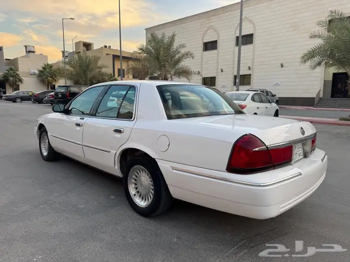 للبيع فورد جراند ماركيز 1999 م نظيف مع لوحة مميزه 4