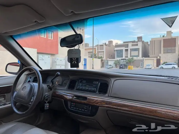 للبيع فورد جراند ماركيز 1999 م نظيف مع لوحة مميزه 15