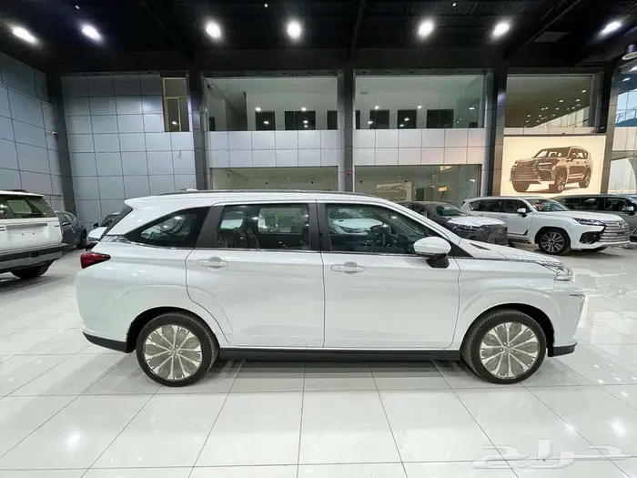 تويوتا فيلوز ( GLX ) موديل 2025 أقل الأسعار 5