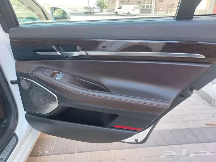 جينسيس G90 2017 رويال V6 نظيفة وكالة 24