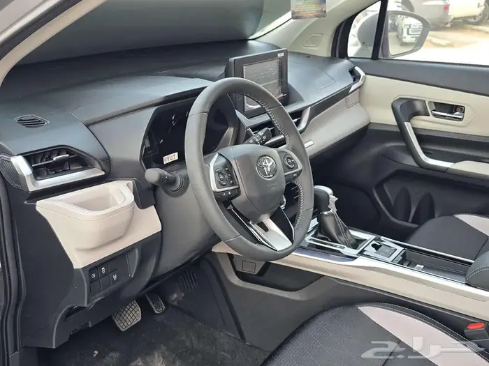 تويوتا فيلوز GLX 2025 3