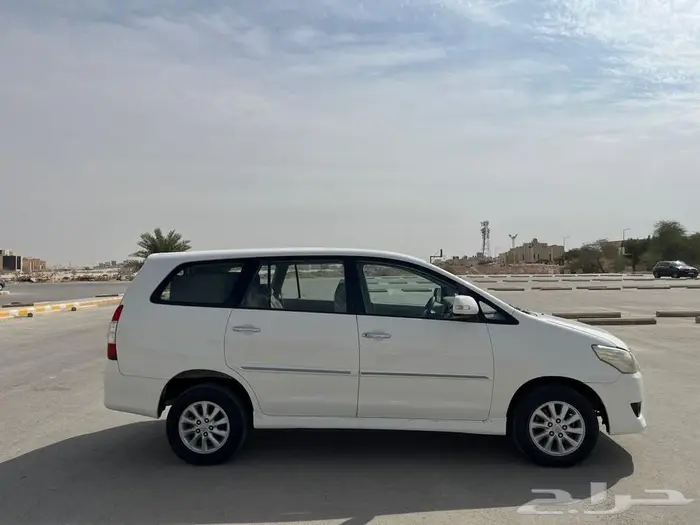 للبيع انوفا 2012 سعودي قير عايدي 4