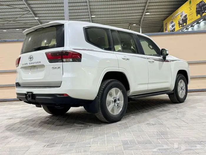 تويوتا لاندكروزر GXR L2 بريمي 2025 بااقل الاسعار 3
