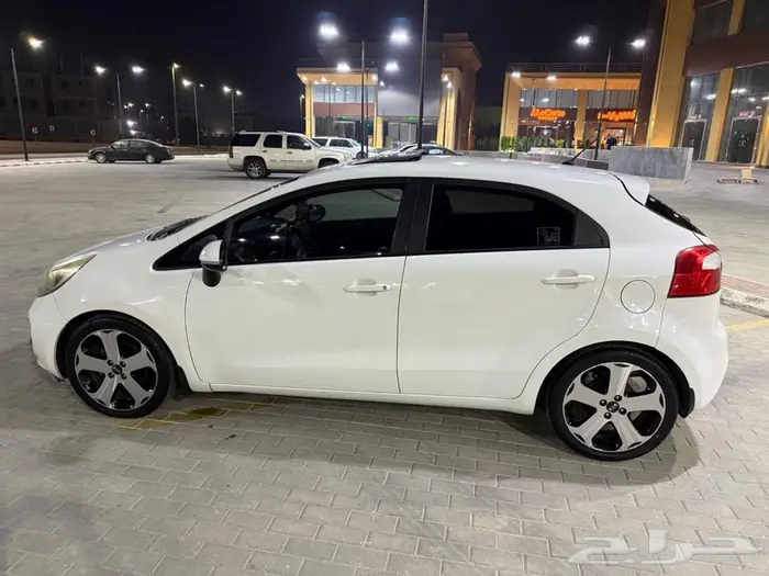 كيا ريو هاتشباك 2013 فل كامل 11