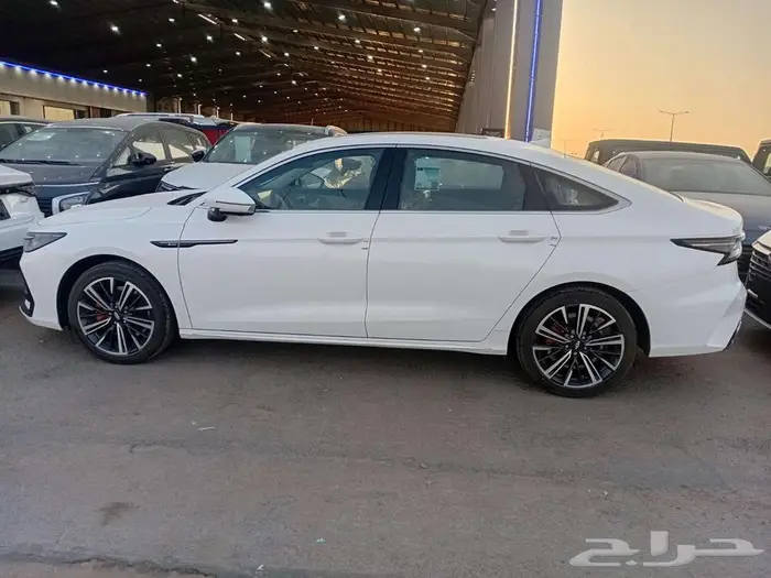 شيري اريزو 8 2025 لكجيري لدى سفنز التجارية للسيارات 6