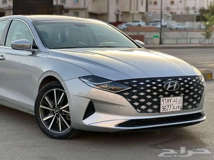 هونداي ازيرا 2023 السعر 69000 الف 3