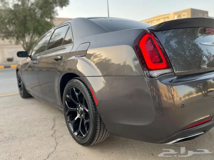 كرايسلر ممشى قليل بحالة ممتازة 24