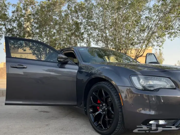 كرايسلر ممشى قليل بحالة ممتازة 13