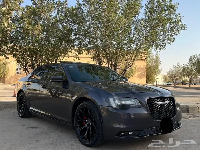 كرايسلر ممشى قليل بحالة ممتازة 7