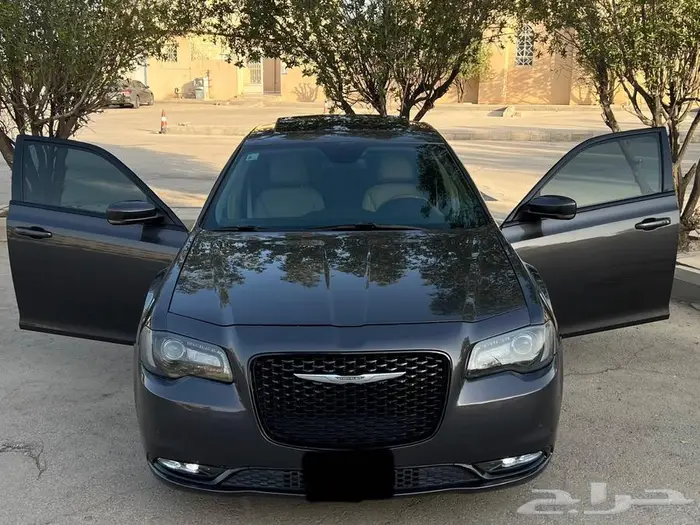 كرايسلر ممشى قليل بحالة ممتازة 14