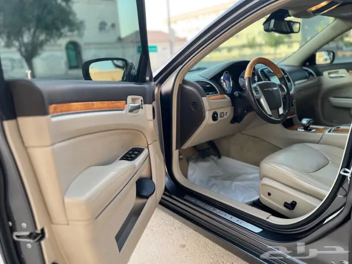 كرايسلر ممشى قليل بحالة ممتازة 31