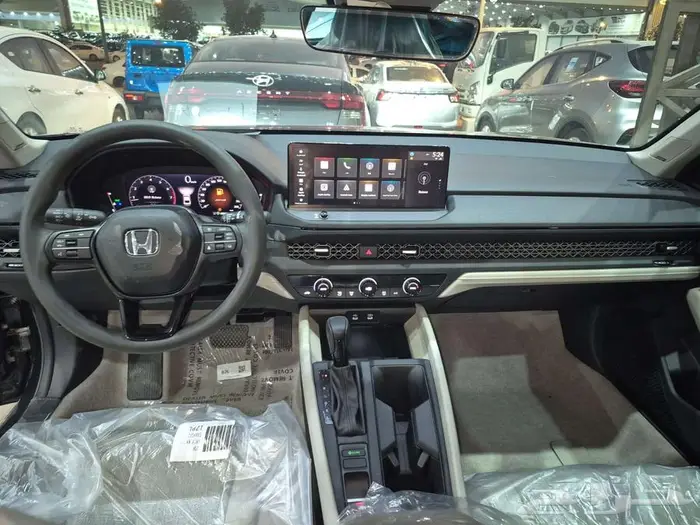 هوندا اكورد EX نص فل 2025 8