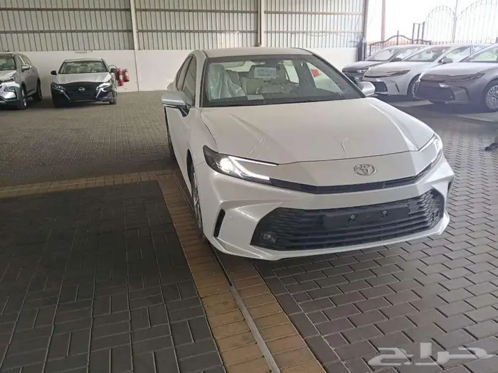 تويوتا كامري E بنزين م 2025 - سعودي 4