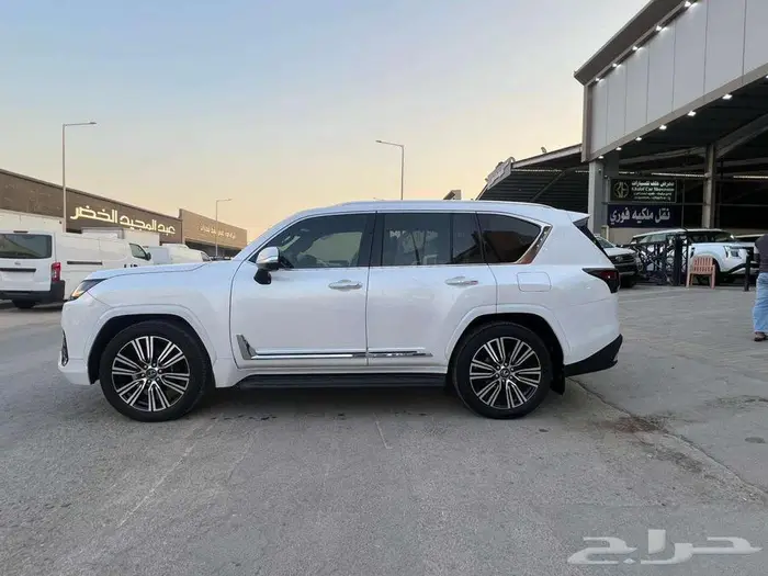 لكزس LX600نوع BBموديل 2024- معرض خلف للسيارات 5