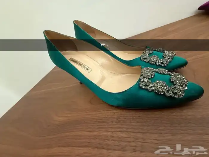 مجموعه من الصنادل والاحذيه من براندات عالميه جديد ومستخدم 42