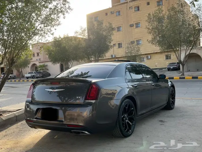 كرايسلر ممشى قليل بحالة ممتازة 19