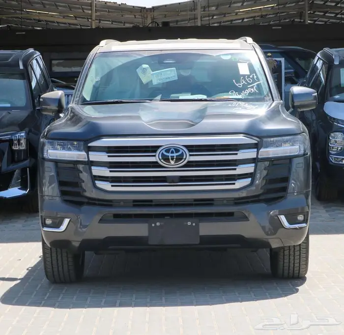 لاندكروزر GXR L4 موديل 2025 بنزين كاش واقساط باقل الاسعار 1