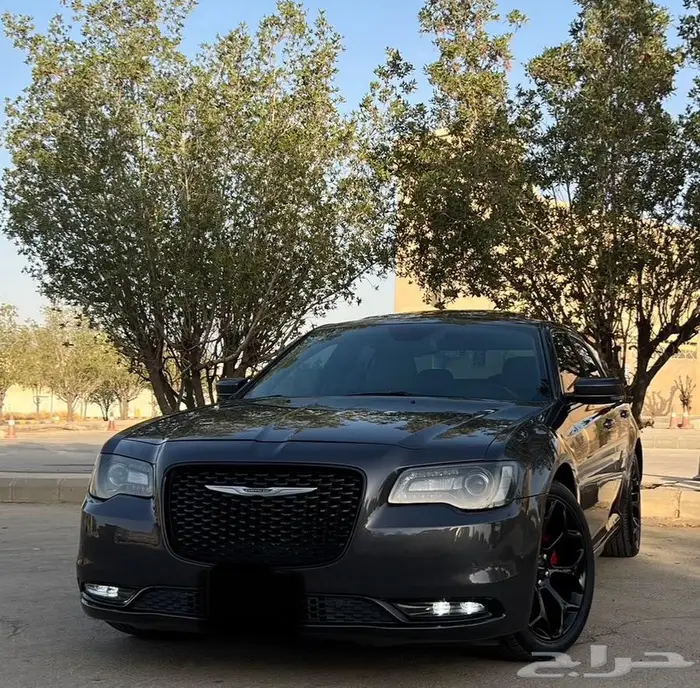 كرايسلر ممشى قليل بحالة ممتازة 2