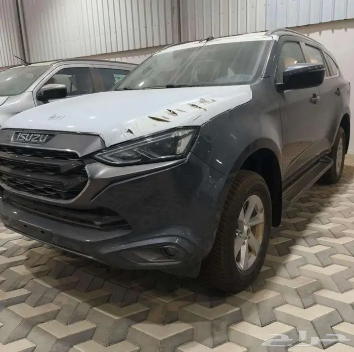 ايسوزو ام يو اكس نص فل 2024 بافضل الاسعار و مختلف الالوان 3