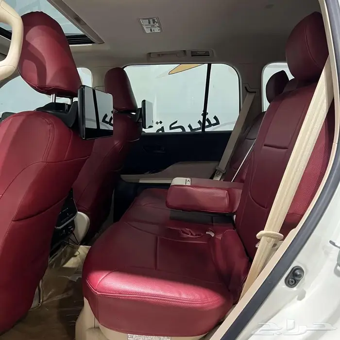 لاندكروزر GXR رقم 3 دبل بنزين تماتيك 2023 ممشى 51 الف كيلو 9