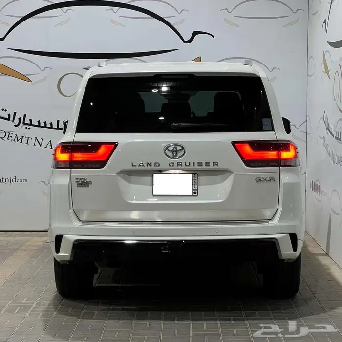 لاندكروزر GXR رقم 3 دبل بنزين تماتيك 2023 ممشى 51 الف كيلو 3