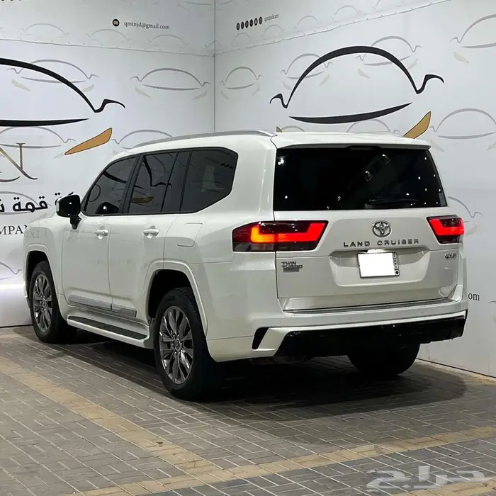 لاندكروزر GXR رقم 3 دبل بنزين تماتيك 2023 ممشى 51 الف كيلو 2