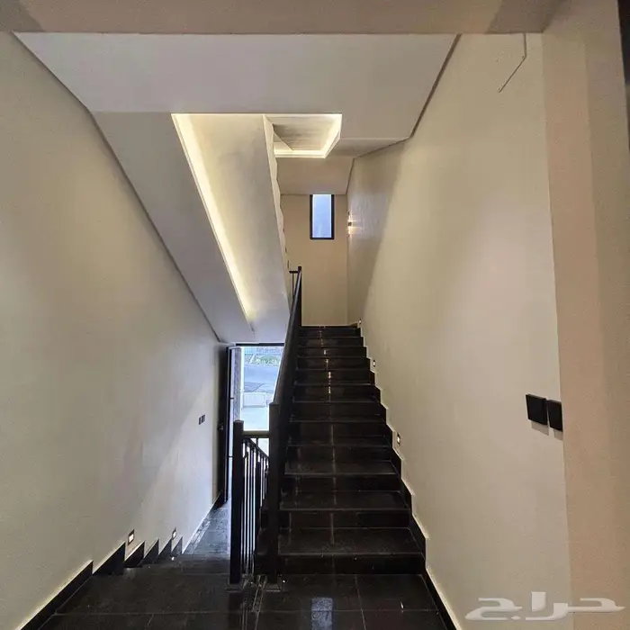 للبيع شقة علوية ابها المحالة 22