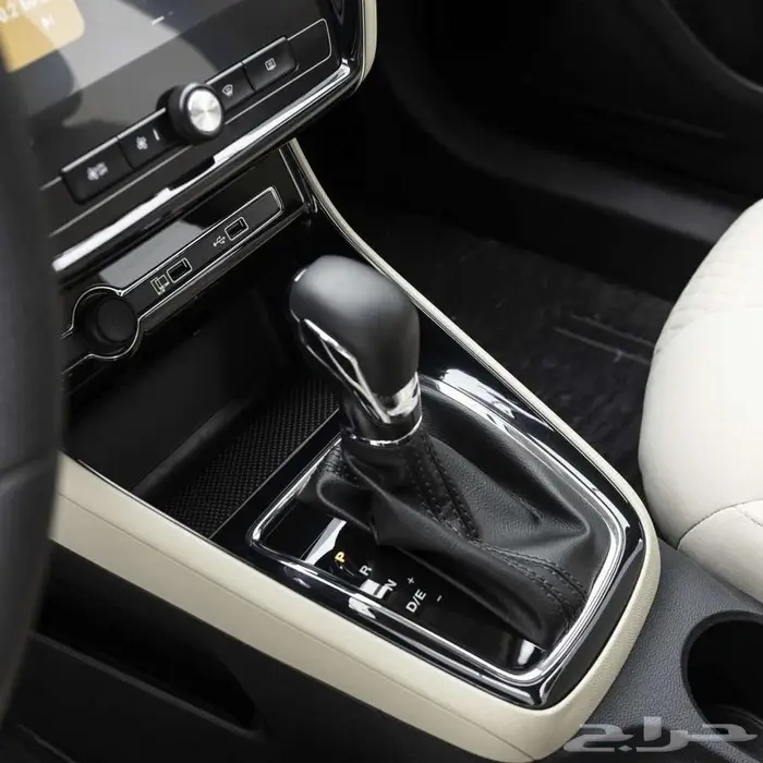 ام جي 5 ستاندر 2025 الشكل القديم اللون الاسود 16