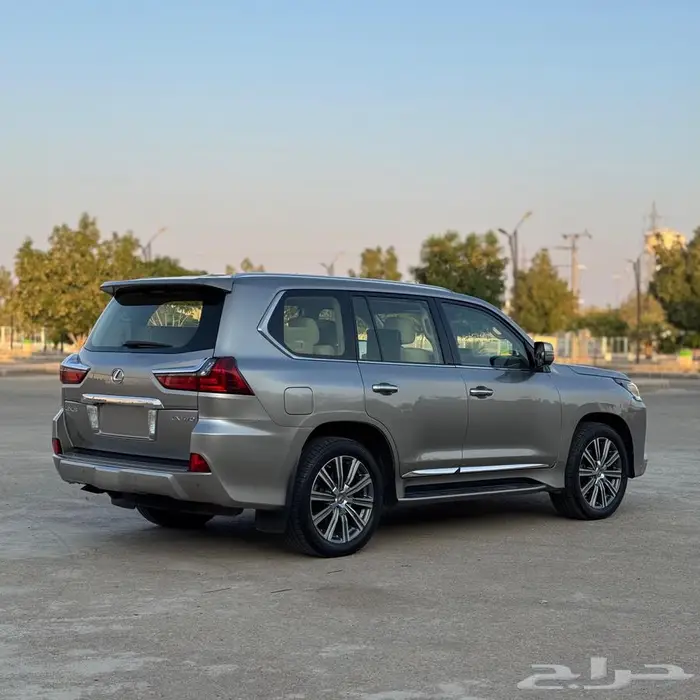 جيب لكزس 2017 14