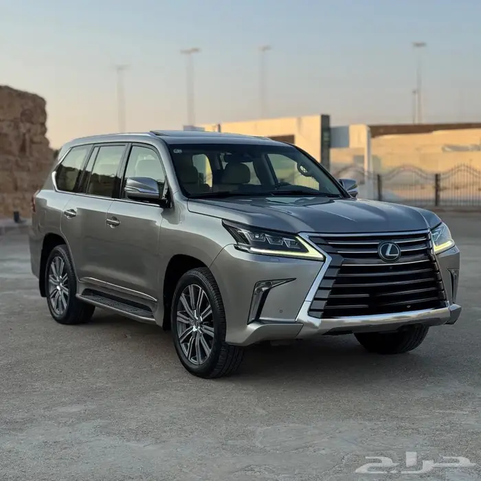 جيب لكزس 2017 13
