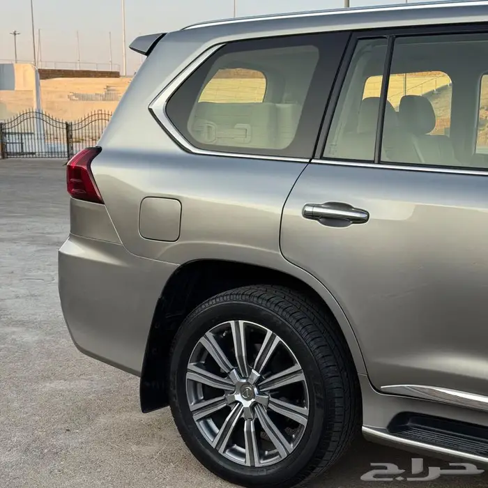 جيب لكزس 2017 9