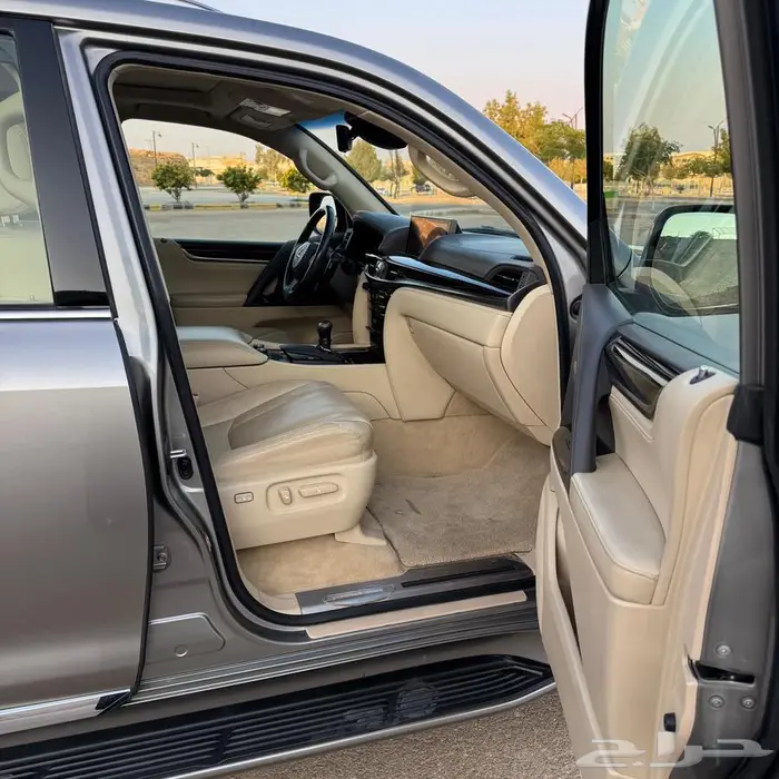 جيب لكزس 2017 22