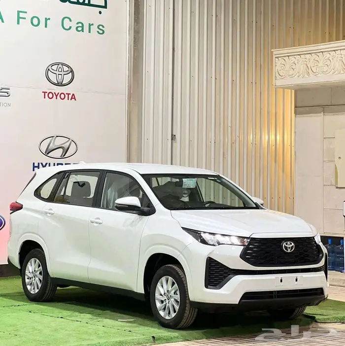 تويوتا انوفا بنزين موديل 2025 14