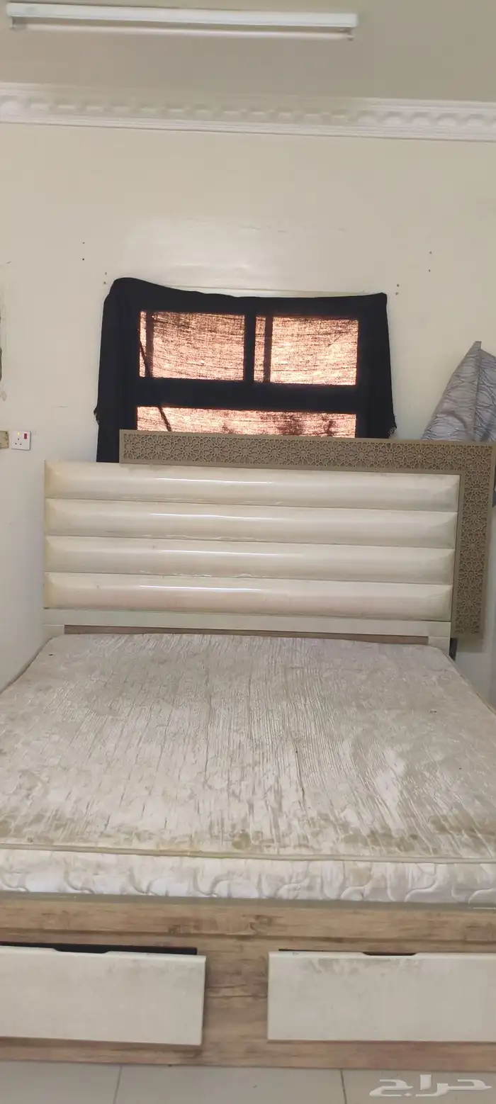 سرير نفرين ودولاب فتحتين. وتسريحه 0
