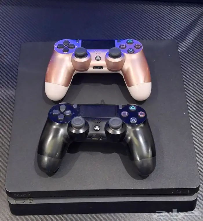 بلايستيشن 4 نضيف مع يدين تحكم و 10 العاب 5
