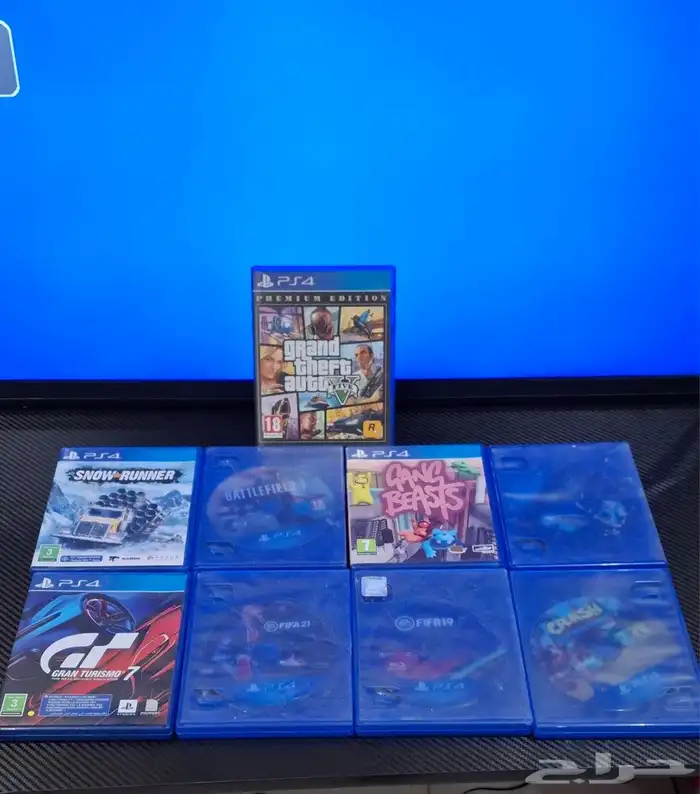 بلايستيشن 4 نضيف مع يدين تحكم و 10 العاب 3