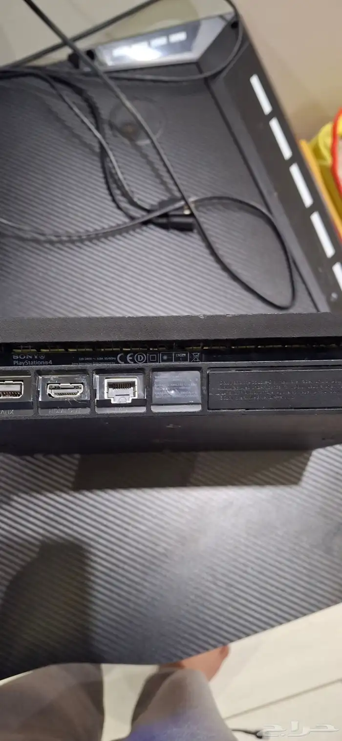 بلايستيشن 4 نضيف مع يدين تحكم و 10 العاب 1