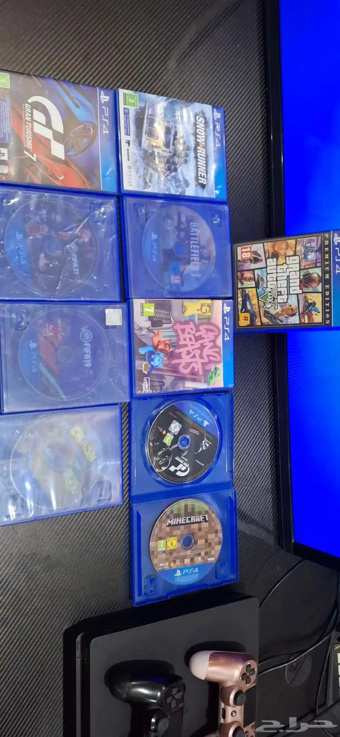 بلايستيشن 4 نضيف مع يدين تحكم و 10 العاب 2