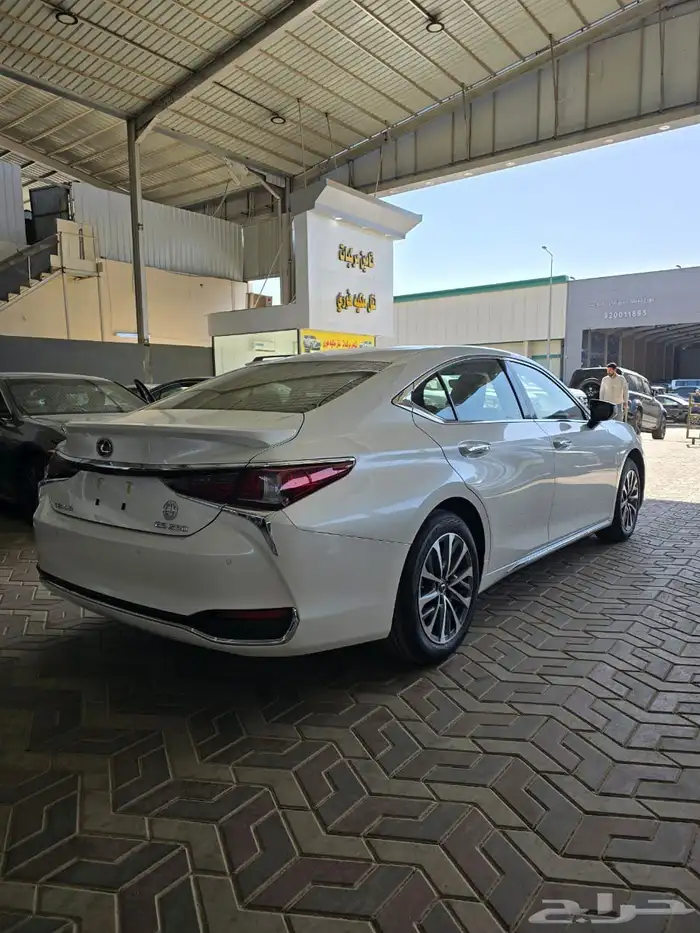 لكزس ES250 AA استاندر الساير موديل 2025 16