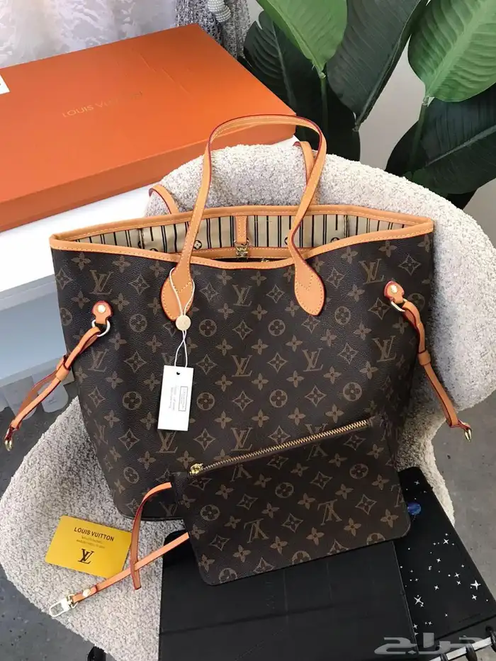 شنط ماركه وشوزات ماركه يوجد جمله 18